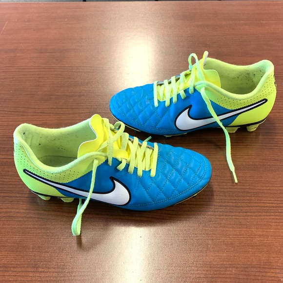 Nike Shoes - NIKE Women’s Tempo Soccer Cleats